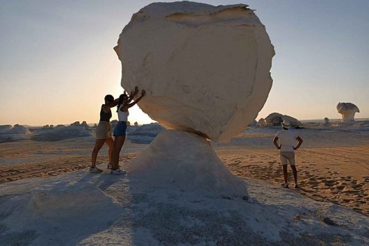 Safari Tour in Cairo, Bahariya Oasis and White Desert